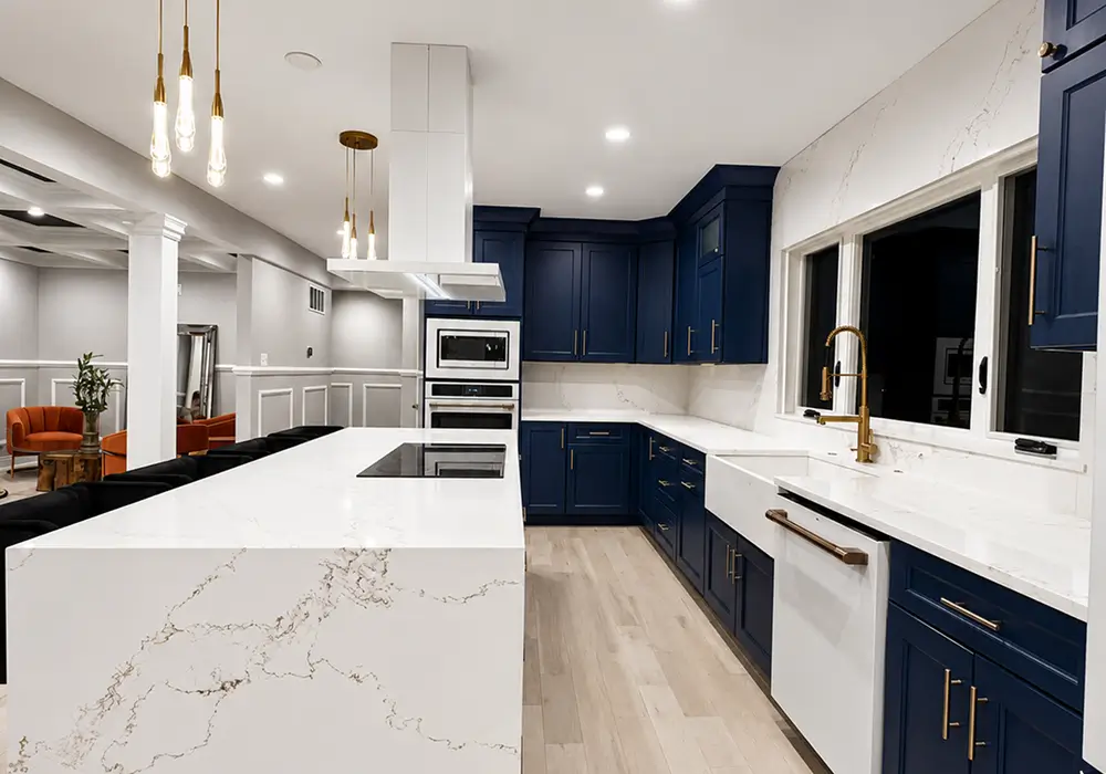 chic-kitchen-with-blue-furniture-and-golden-and-marble-details2